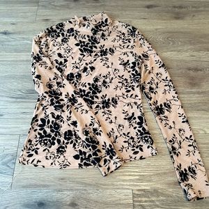 Long sleeve mesh top, with floral print. Size XS (US 2 / EU 34) slim fit.